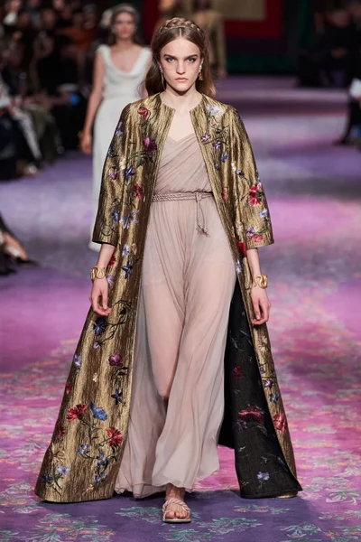 Look 30